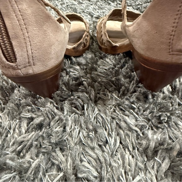 Vince Camuto Braided Buckle Ankle High Wedge Sandals in Beige, Size 5.5 - Picture 5 of 5